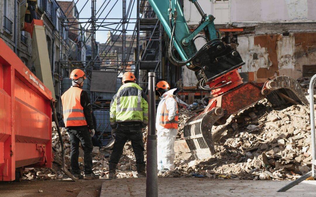 Los riesgos de realizar una demolición sin la planificación adecuada